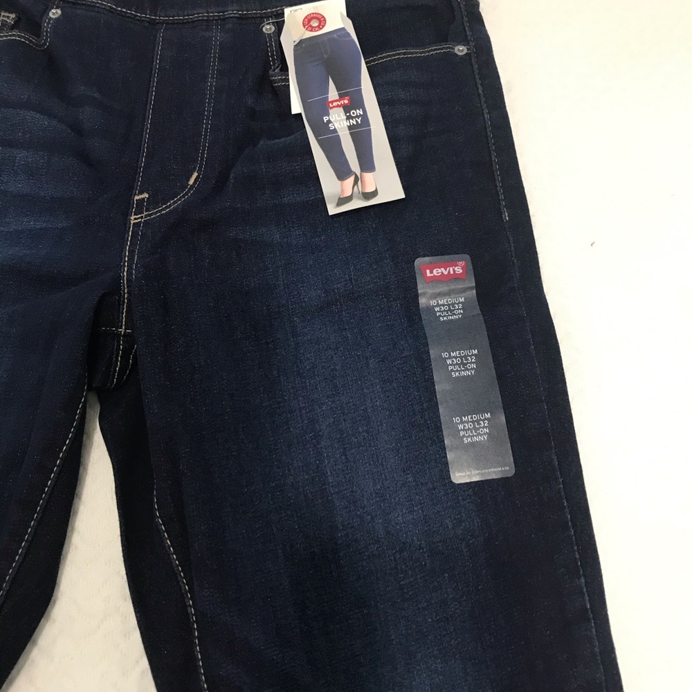 Levi’s pull on skinny jeans